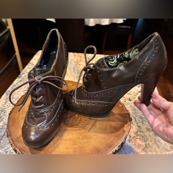 Bongo lace up brown bootie  shoes. Size 7.5 - Picture 2 of 14